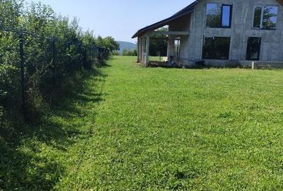 Casă cu 4 camere în Urleta