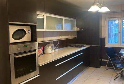 Apartament cu 3 camere decomandat în Tineretului - 1