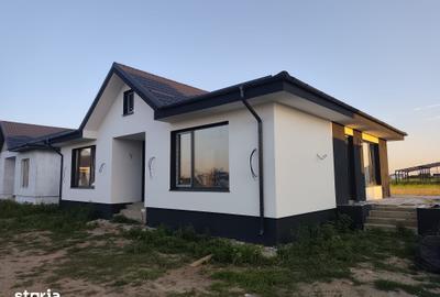 Casă cu 4 camere cu Teren 400 Mp în Săbăreni