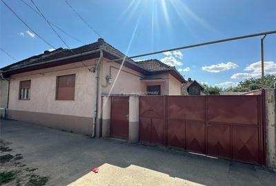 Casă cu 6 camere cu Teren 238 Mp în Central