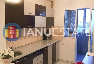 Apartament cu 3 camere semidecomandat în Berceni