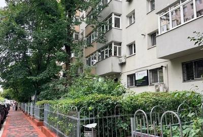 Apartament cu 3 camere decomandat în Vitan