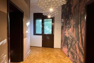 Apartament cu 4 camere decomandat în Primăverii