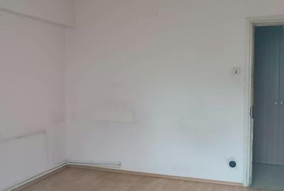 Apartament cu 3 camere decomandat în Prelungirea Ferentari