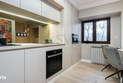 Apartament cu 4 camere în Victoriei