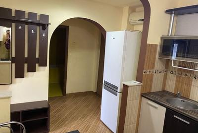 Apartament cu 2 camere decomandat în Aleea Trandafirilor