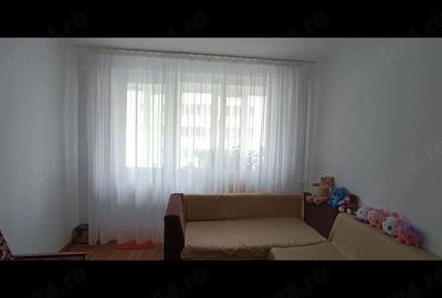 Apartament cu 3 camere decomandat, mobilat în Doamna Ghica