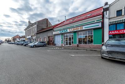 Spațiu comercial, de 890 mp, în Aradul Nou