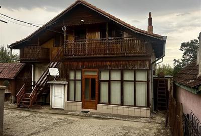 Casă cu 4 camere cu Teren 700 Mp în Sânmartin
