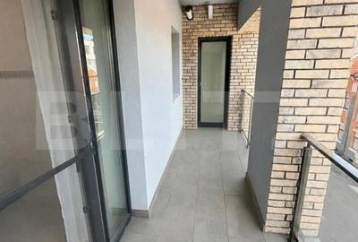 Apartament cu 3 camere semidecomandat în Horea