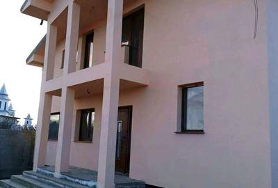 Casă cu 5 camere cu Teren 295 Mp în Central - 14