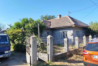 Casă cu 3 camere cu Teren 1000 Mp în Central