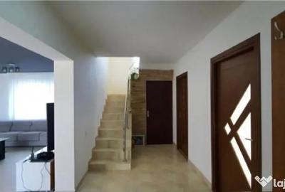 Casă cu 3 camere cu Teren 547 Mp în Negoiești