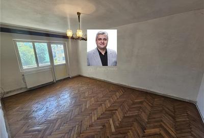 Apartament cu 4 camere decomandat în Micro IV