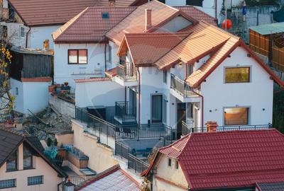 Hotel/Pensiune, de 166 mp, în Schei