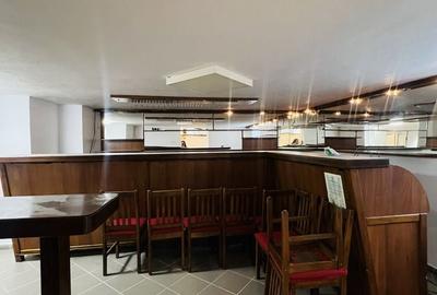 Spațiu comercial, de 200 mp, în Central - 4