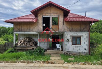 Casă individuală cu 7 camere cu Teren 1222 Mp în Câmpina