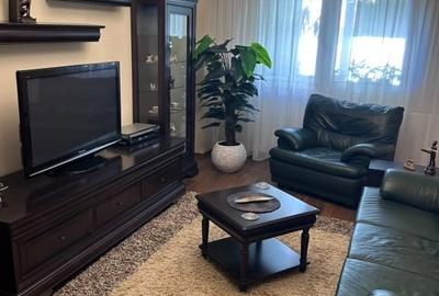 Apartament cu 3 camere decomandat în Răcădău