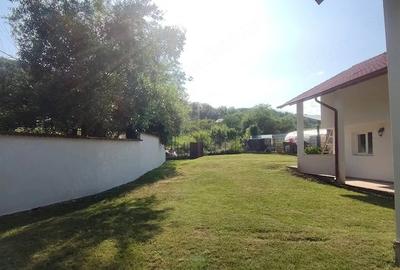 Casă cu Teren 2500 Mp în Central