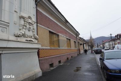 Casă cu 4 camere cu Teren 308 Mp în Central - 2