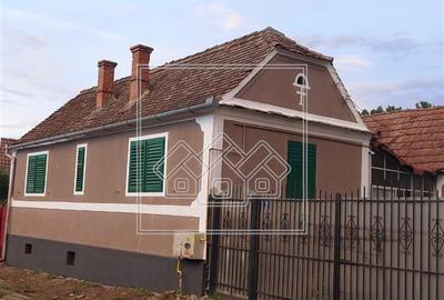 Casă individuală cu 3 camere cu Canalizare în Slimnic