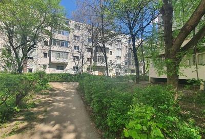 Apartament cu 3 camere decomandat, mobilat în Republicii