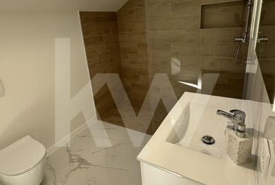 Apartament cu 3 camere decomandat în Cristian