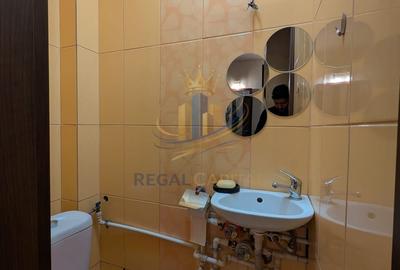 Apartament cu 3 camere semidecomandat în Romană