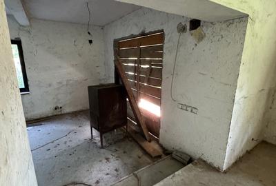 Casă cu 11 camere cu Canalizare în Brănești - 4
