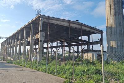 Spațiu industrial, de 2,000 mp, în Central - 2