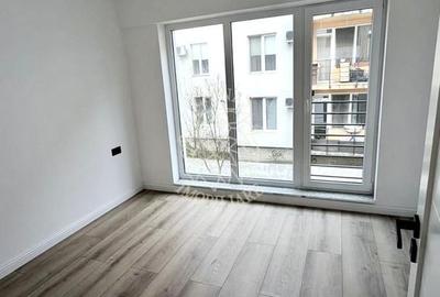 Apartament cu 3 camere decomandat în Sud
