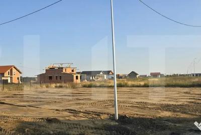Teren de 697 mp, în Sânmihaiu Român