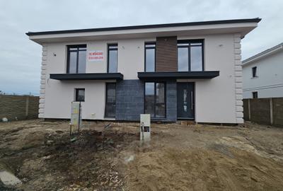 Duplex cu 4 camere cu Canalizare în Moșnița Nouă - 1