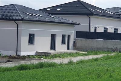 Casă individuală cu 7 camere cu Teren 450 Mp în Moara