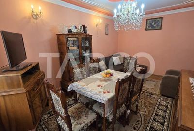 Apartament cu 4 camere decomandat, mobilat în Vasile Aaron
