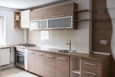 Apartament cu 3 camere semidecomandat în Girocului - 1