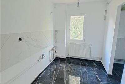 Apartament cu 2 camere semidecomandat în Tipografilor