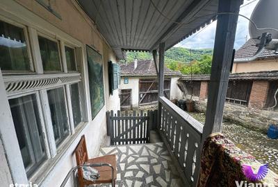 Casă cu 3 camere cu Teren 1100 Mp în Central