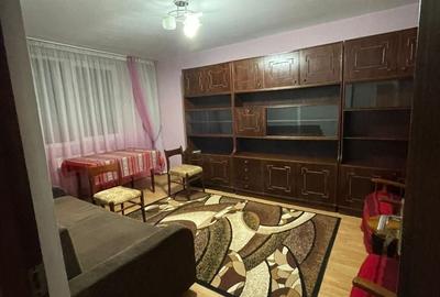 Apartament cu 3 camere decomandat în Exterior Vest