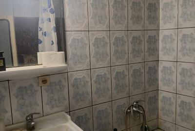 Casă cu 5 camere cu Teren 500 Mp în Calomfirești