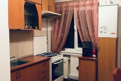 Apartament cu 2 camere decomandat în Cornișa