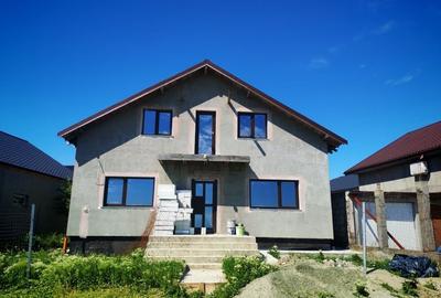 Casă cu 4 camere în Valu lui Traian