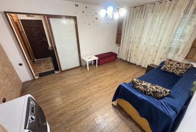 Apartament cu 2 camere semidecomandat, mobilat în Tomis Nord