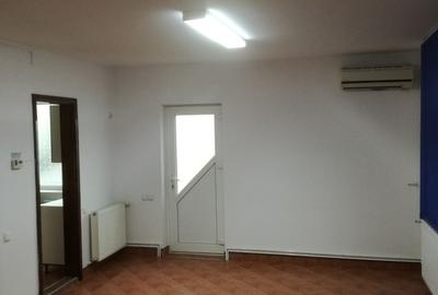 Casă cu 6 camere cu Teren 400 Mp în Bună Ziua