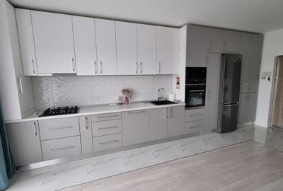 Apartament cu 3 camere decomandat în Florești