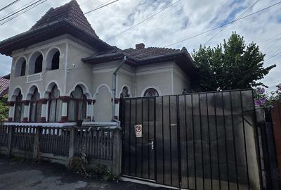 Casă cu 2 camere cu Teren 128 Mp în Central
