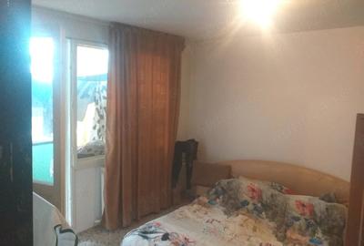 Apartament cu 3 camere decomandat în Apusului - 3