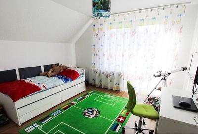 Casă cu 5 camere cu Teren 444 Mp în Corunca