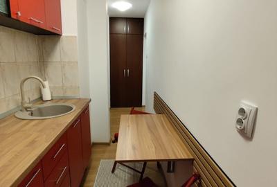 Garsonieră decomandată în Titan