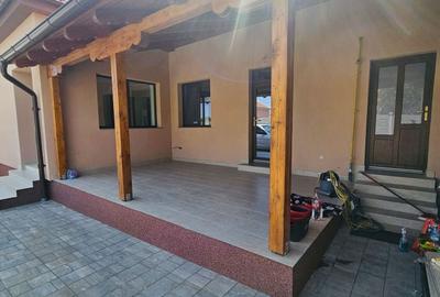 Casă cu 4 camere cu Teren 520 Mp în Borș